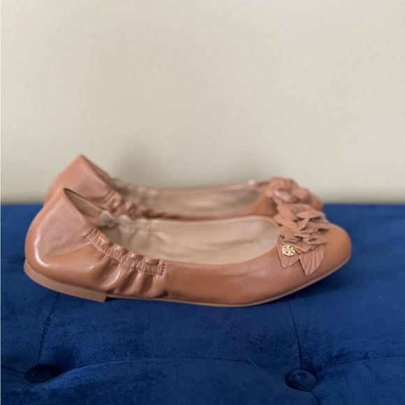 New Tory Burch Blossom Tan Floral Ballet Flats Size 10 - Picture 2 of 3